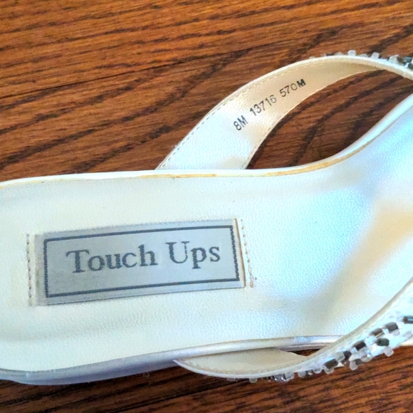 White satin with beaded thong sandals - Picture 3 of 7